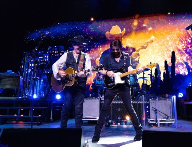 Brooks & Dunn Bring-The-House-Down on Sold-Out NEON MOON Tour