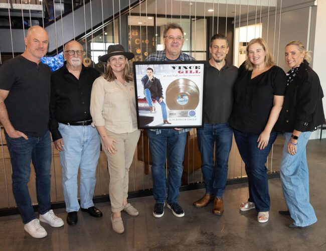 Vince Gill Releases “Go Rest High on that Mountain” Extended Version